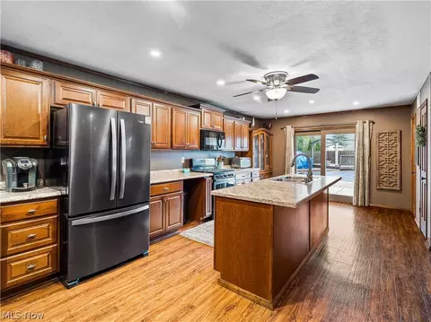 601 Perham Dr, Berea, OH 44017 photo 8