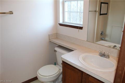 526 Gibbs Rd, Akron, OH 44312 photo 12