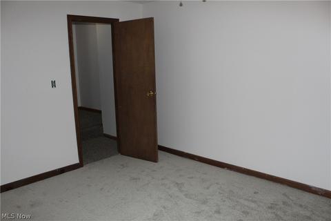 526 Gibbs Rd, Akron, OH 44312 photo 8