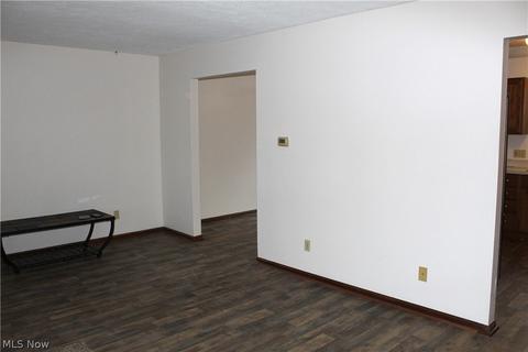 526 Gibbs Rd, Akron, OH 44312 photo 18