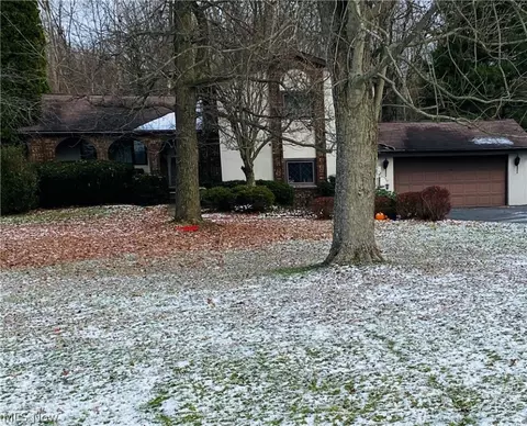 7156 Oak Hill Dr, West Farmington, OH 44491