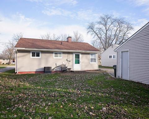 423 Olivet Dr, Elyria, OH 44035 photo 3