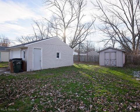 423 Olivet Dr, Elyria, OH 44035 photo 2