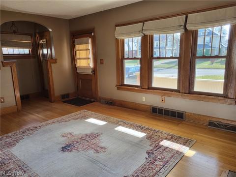 324 Eastern Heights Blvd, Elyria, OH 44035 photo 3