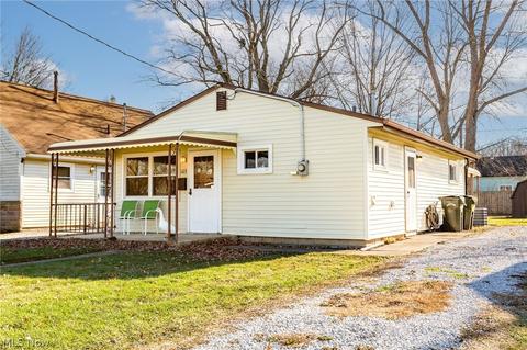 165 Clinton Ave, Elyria, OH 44035 photo 2