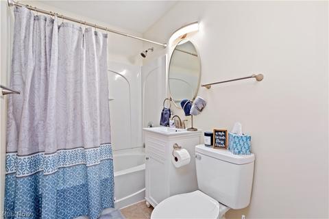 165 Clinton Ave, Elyria, OH 44035 photo 8