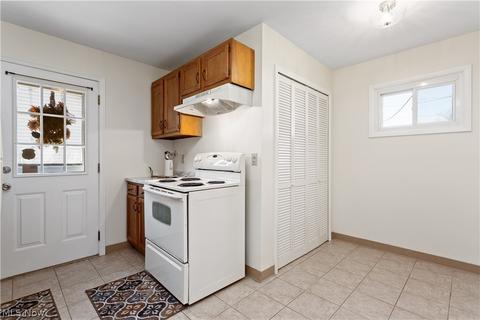 165 Clinton Ave, Elyria, OH 44035 photo 10