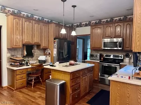 142 Poolside Dr, Dover, OH 44622 photo 2