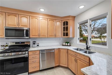 3292 Bancroft Rd, Fairlawn, OH 44333 photo 12
