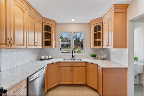 3292 Bancroft Rd, Fairlawn, OH 44333 photo 9