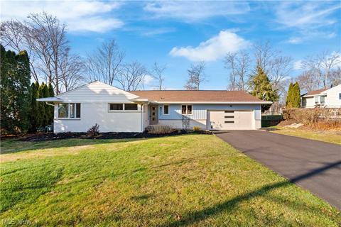 3292 Bancroft Rd, Fairlawn, OH 44333 photo 2