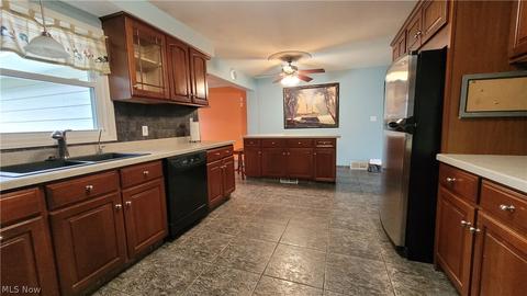 110 Rocky Ledge Dr, Struthers, OH 44471 photo 6