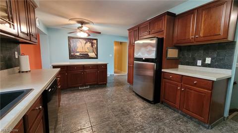 110 Rocky Ledge Dr, Struthers, OH 44471 photo 5