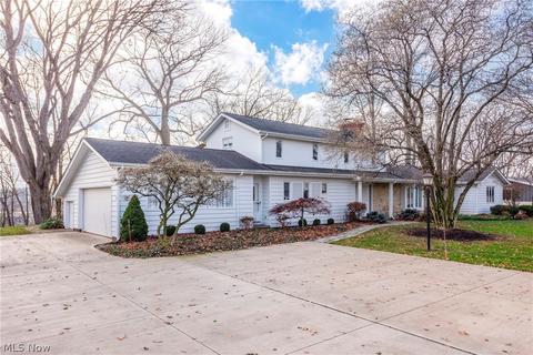 186 Crestview Dr, Elyria, OH 44035 photo 2