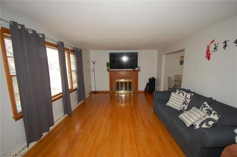 894 Forest Ridge Dr, Boardman, OH 44512 photo 2