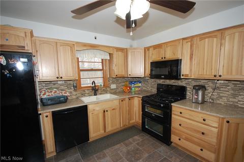 894 Forest Ridge Dr, Boardman, OH 44512 photo 5