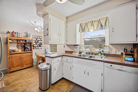 30040 Thomas St, Willowick, OH 44095 photo 8