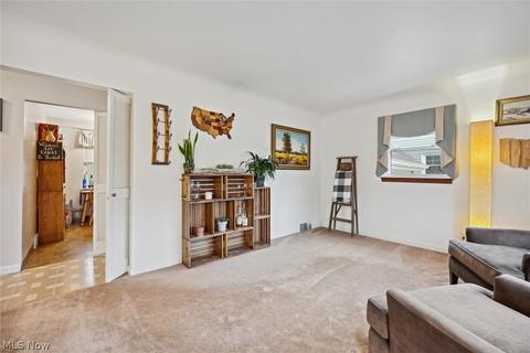 30040 Thomas St, Willowick, OH 44095 photo 4
