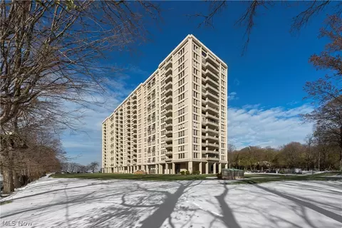 1 Bratenahl Pl #506, Bratenahl, OH 44108