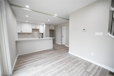 2737 E Sprague Rd, Seven Hills, OH 44131 photo 12
