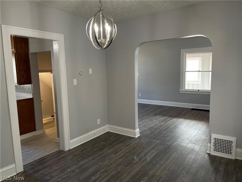 115 E Mapledale Ave, Akron, OH 44301 photo 3