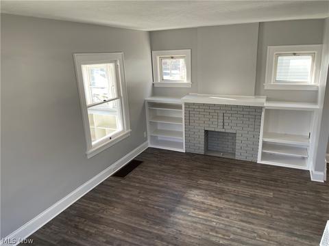 115 E Mapledale Ave, Akron, OH 44301 photo 2