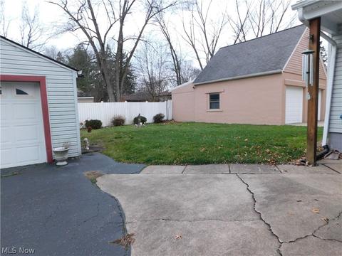 809 W 3rd St, Niles, OH 44446 photo 3