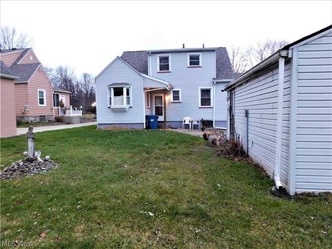 809 W 3rd St, Niles, OH 44446 photo 2
