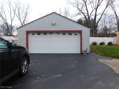 809 W 3rd St, Niles, OH 44446 photo 4