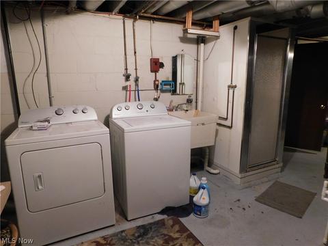 809 W 3rd St, Niles, OH 44446 photo 31