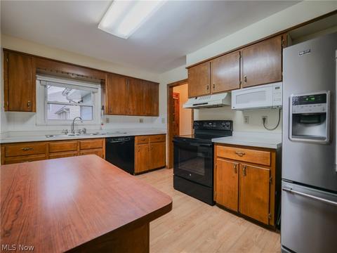 543 Eastern Heights Blvd, Elyria, OH 44035 photo 8
