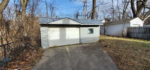 20507 Libby Rd, Maple Heights, OH 44137 photo 2