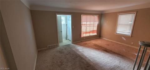 20507 Libby Rd, Maple Heights, OH 44137 photo 4