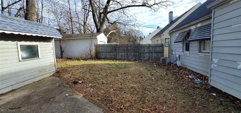 20507 Libby Rd, Maple Heights, OH 44137 photo 3