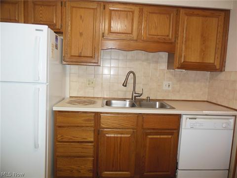 2178 Compton St, Madison, OH 44057 photo 8