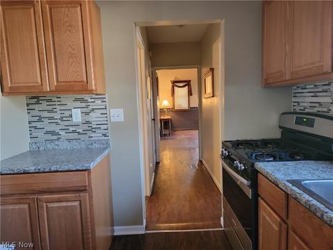 679 Ranney St, Akron, OH 44310 photo 4