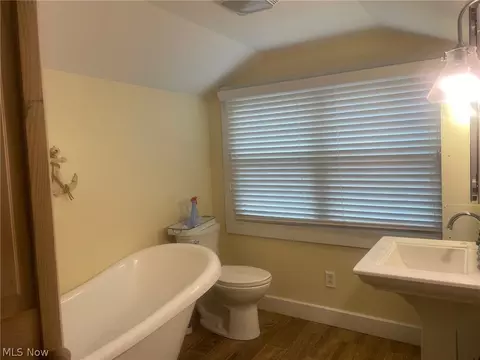 402 Park Ave, Williamstown, WV 26187 photo 11