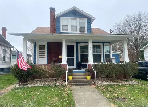 402 Park Ave, Williamstown, WV 26187 photo 1