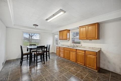 885 E 248th St, Euclid, OH 44123 photo 13