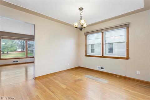 372 Ohio St, Elyria, OH 44035 photo 5