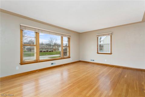 372 Ohio St, Elyria, OH 44035 photo 2