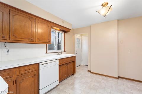 372 Ohio St, Elyria, OH 44035 photo 10