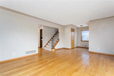 372 Ohio St, Elyria, OH 44035 photo 4