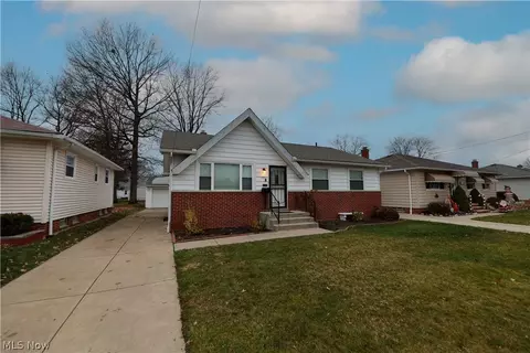 632 E 300th St, Willowick, OH 44095 photo 2