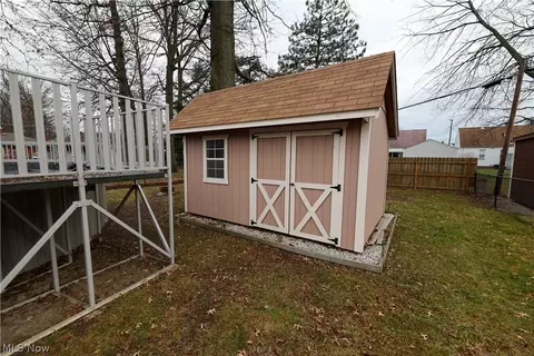 632 E 300th St, Willowick, OH 44095 photo 32
