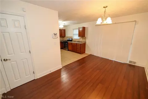 632 E 300th St, Willowick, OH 44095 photo 8