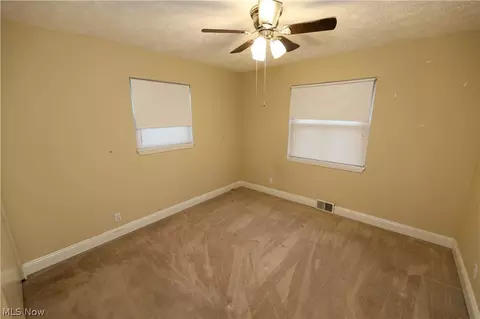 632 E 300th St, Willowick, OH 44095 photo 17