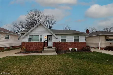 632 E 300th St, Willowick, OH 44095 photo 1