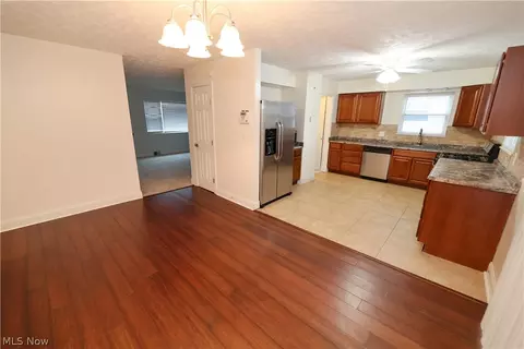 632 E 300th St, Willowick, OH 44095 photo 7