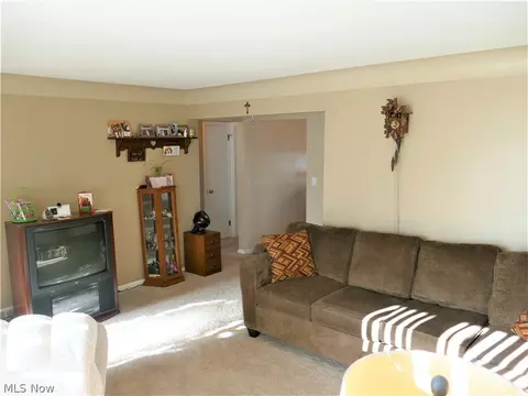 29943 Robert St, Wickliffe, OH 44092 photo 2